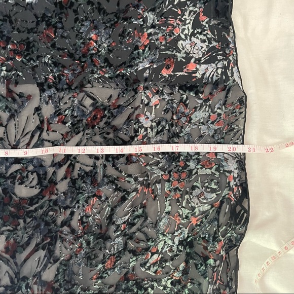 ***SOLD***Women’s scarf - Picture 5 of 6